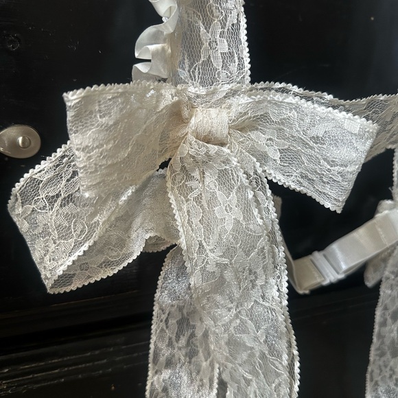 Lace Ruffled Harness with Bows - Picture 4 of 6